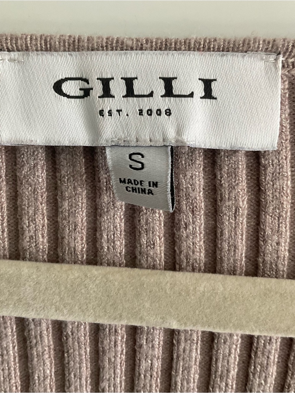 Gilli Ribbed V-Neck Sweater in Dusty Rose - Picture 3 of 3